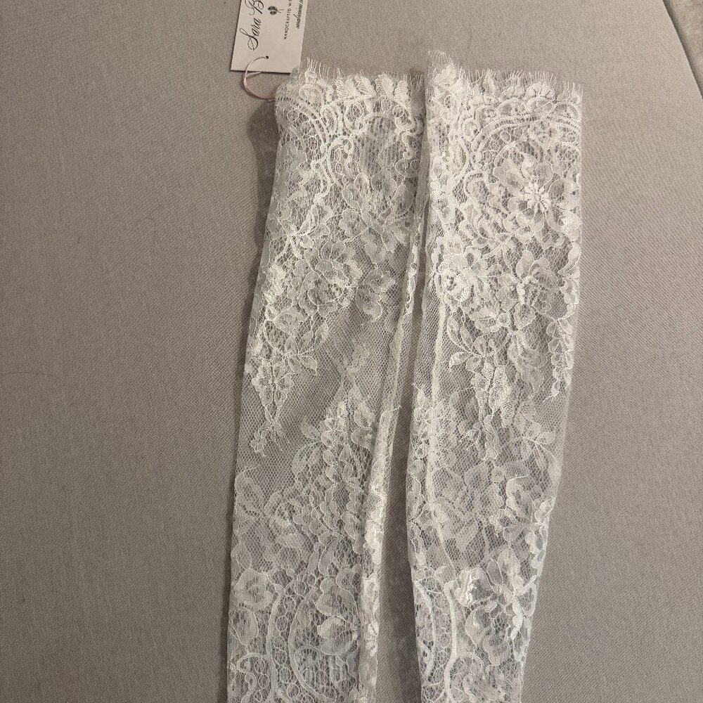 BNWT Bridal Chantilly Lace Sleeves S/M